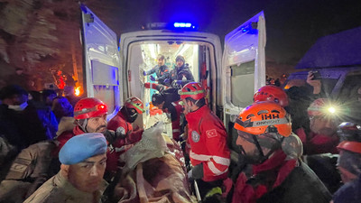 Maraş'ta bir kadın 112 saat sonra enkazdan kurtarıldı