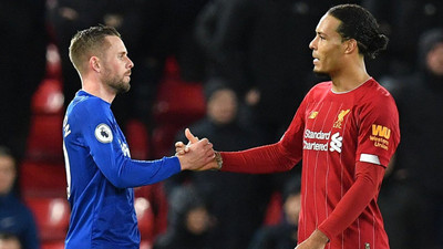 Liverpool ve Everton, derbi formalarını depremzedeler için satışa çıkaracak
