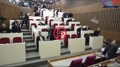 AKP'li Meclis Üyesi, Tanju Özcan'a şişe fırlattı