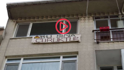 Gazeteci Canan Coşkun, Kadıköy'deki evini 'Bu bina çürüktür' yazılı pankart asıp boşalttı