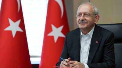 Kemal Kılıçdaroğlu'nun konuşmasını kullanılmış bir kağıdın arka yüzüne yazması gündemde