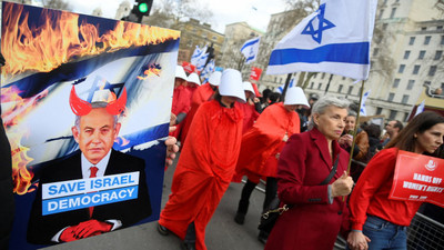 Netanyahu'yu İngiltere'de yüzlerce kişi protesto etti