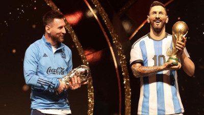 Dünya Şampiyonu Arjantin'e ödül gecesi: Messi'ye 'futbolun asası' verildi