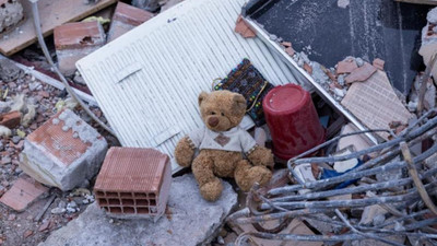 Enkazdan çıkarılan 35 çocuğun kimliği tespit edilemedi
