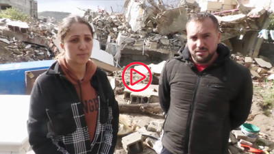 Samandağlı depremzedeler, serada leğende duş alıyor: 'Mikroptan ölebiliriz'