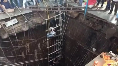Hindistan'daki tapınakta kuyuya düşen 12 kişi öldü