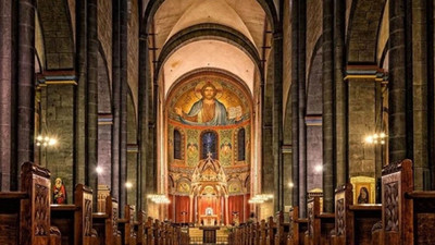 Paskalya ayini sırasında kafasına haç düşen 6 yaşındaki çocuk öldü