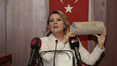 CHP'li başkan, kürsüye boruyla çıktı: 20 yıl halkı zehirlediniz!