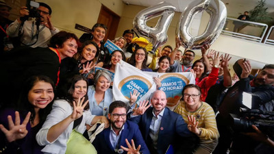 Şili, haftalık çalışma süresini 45'ten 40 saate düşürüyor