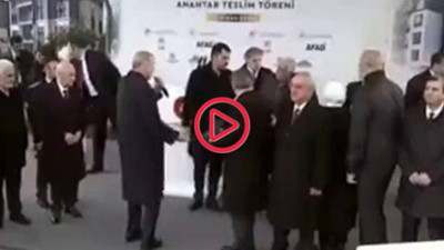 Erdoğan deprem konutları töreninde sunucuyu azarladı: Çağırsana ya, ne duruyorsun!