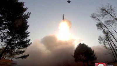 Kuzey Kore ilk katı yakıtlı kıtalararası balistik füzesini denedi