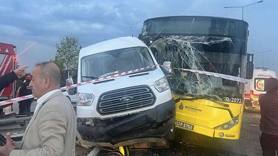 Pendik'te havalimanı personelini taşıyan servis aracı İETT otobüsü ile çarpıştı: Altı yaralı