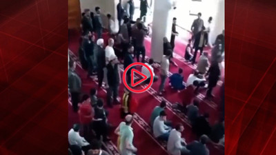 İzmir ve Urfa'da imamların siyasi konuşmasına cemaat tepki gösterdi