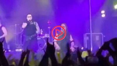 Hayko Cepkin konserinde kararsız seçmenlere seslendi: Son olmaması için ne yapacağınızı çok iyi biliyorsunuz