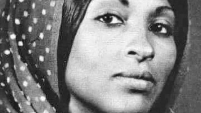 Sudan'ın ilk kadın tiyatro oyuncusu çapraz ateşte kalarak öldü