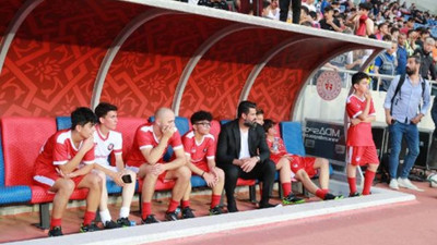 'Omuz Omuza Gösteri Maçı'nda depremzede çocuklar da oynadı