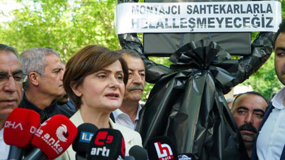 CHP, Ankara, İzmir ve İstanbul'da AKP'nin il başkanlıklarına siyah çelenk bıraktı