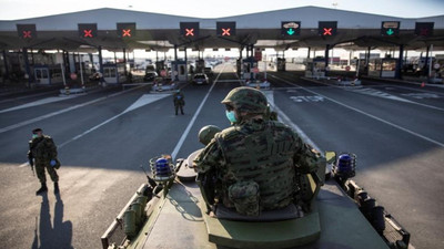 Kosova'daki eylemlerde çatışma çıktı, Sırbistan orduyu Kosova sınırına konuşlandırıyor