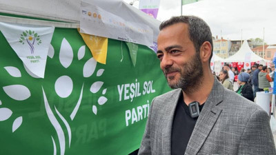 Oyuncu Kerem Fırtına sandık görevlisi oldu: Oylarımızın başındayız
