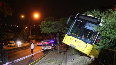 Beykoz’da freni boşalan İETT otobüsü, bir evin bahçesine düştü