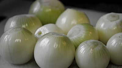 Getting rid of onion smell on hands has never been this easy: The technique that will surprise you