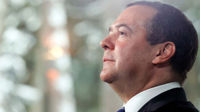 Medvedev: Ukrayna'nın karşı saldırısı başladı gibi görünüyor