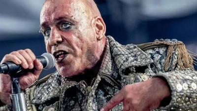 Heavy Metal grubu Rammstein'ın solistine cinsel taciz suçlaması: Kadın dinleyicileri seks için seçiyor