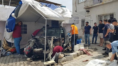 İskenderun'da çalınan otomobil deprem çadırında parçalanmış halde bulundu
