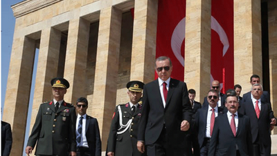 'Müfredattan adını silip Anıtkabir'e koştu'