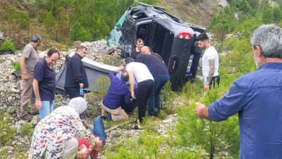 Eski Ekonomi Bakanı Zeybekci trafik kazası geçirdi