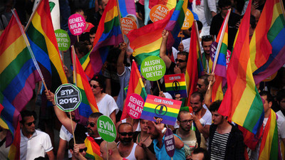 154 gazeteciden ortak açıklama: LGBTİ+’ların ifade ve örgütlenme özgürlüğünü ihlal etmeyi bırakın