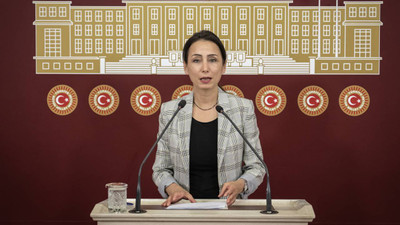 Yeşil Sol Partili Tülay Hatimoğulları: Depremzedelerin talebi bütün faturaların silinmesidir