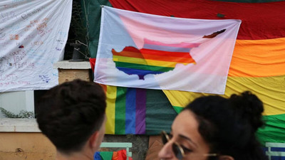 Kıbrıs 'gökkuşağında' birleşti: LGBTİ+'lardan tampon bölgede eylem