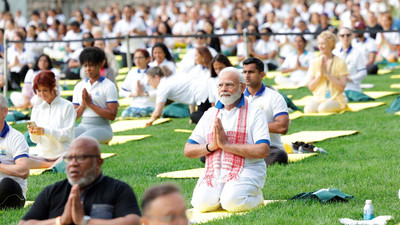Hindistan Başbakanı Modi, New York'ta yüzlerce kişiyle yoga yaptı, Guiness rekoru kırıldı