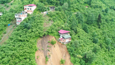 Trabzon'da heyelan: Üç ev boşaltıldı