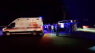 Amasya'da otomobil ile minibüs çarpıştı: 17 yaralı