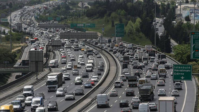 Konya-Ankara kara yolunda tatil dönüşü trafik yoğunluğu yaşanıyor