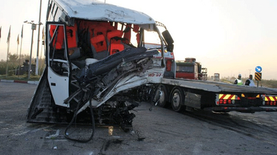 Tarım işçilerini taşıyan midibüse TIR çarptı: 19 yaralı