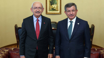 CHP'den Ahmet Davutoğlu'na 'CHP listesi' tepkisi: Kimse kafalarına silah dayamadı, girmeselermiş