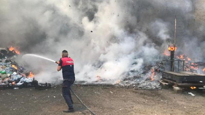 Ağrı'da yangın: İkinci el eşya dükkanı kullanılamaz hale geldi