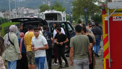 Trabzon'da turistleri taşıyan minibüs devrildi: Üçü ağır altı yaralı