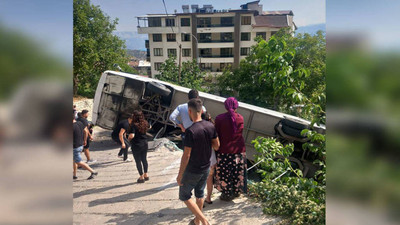 Karaman'da tur otobüsü devrildi: Üçü ağır, 26 yaralı