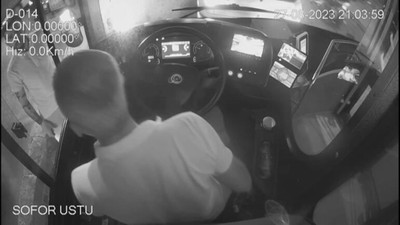 Kadıköy'de trafik magandalığı: İETT şoförüne biber gazı sıktı, yolcular fenalaştı