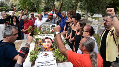 İHD kurucularından Didar Şensoy için mezarı başında anma: Mücadelesinin mirasçısıyız