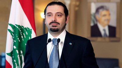 Hariri istifasını askıya aldı