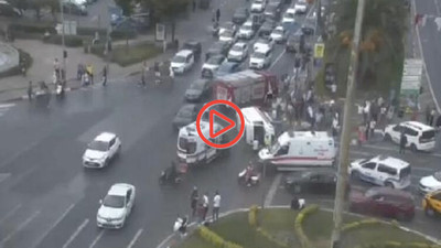 Vatan Caddesi'nde ambulans devrildi: Üç kişi yaralandı