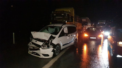 Kocaeli’nde 26 araç birbirine girdi: İkisi ağır 13 kişi yaralandı