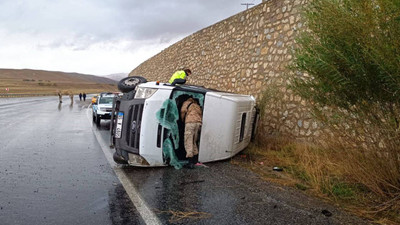 Van'da yolcu minibüsü devrildi: İkisi ağır 14 yaralı