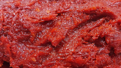 Salçayı dolaba koymanıza rağmen küfleniyor mu? Bakın aşçılar küfü nasıl engelliyor