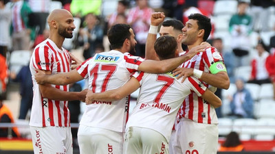 Antalyaspor evinde Fatih Karagümrük'ü iki golle mağlup etti